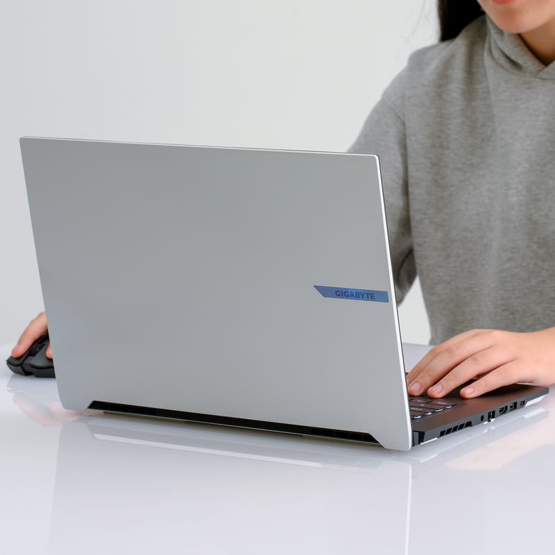 Ноутбук Gigabyte Aero X16 EG61H (1WH93UAC64DH) Lunar White