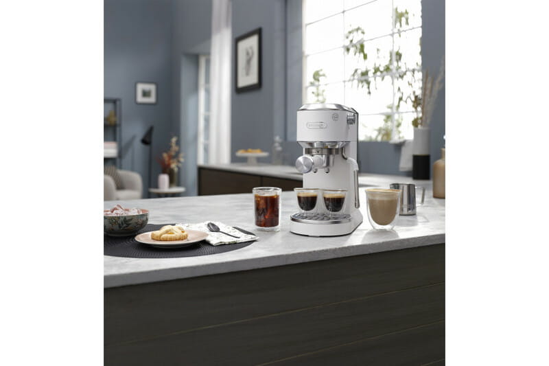 Кавоварка Delonghi EC 890.WI