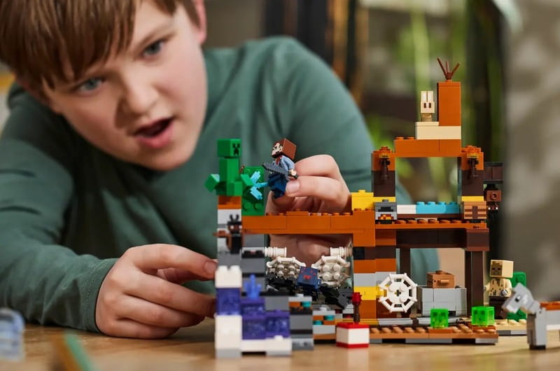 Конструктор LEGO Minecraft Заброшенная шахта в бесплодных землях (21263)