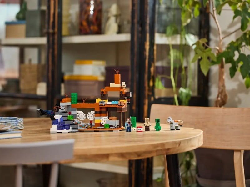 Конструктор LEGO Minecraft Заброшенная шахта в бесплодных землях (21263)