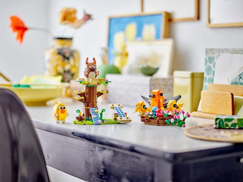 Конструктор LEGO Iconic Весенняя площадка для животных (40709)