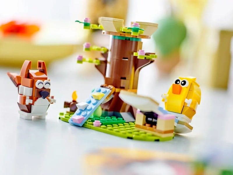 Конструктор LEGO Iconic Весенняя площадка для животных (40709)