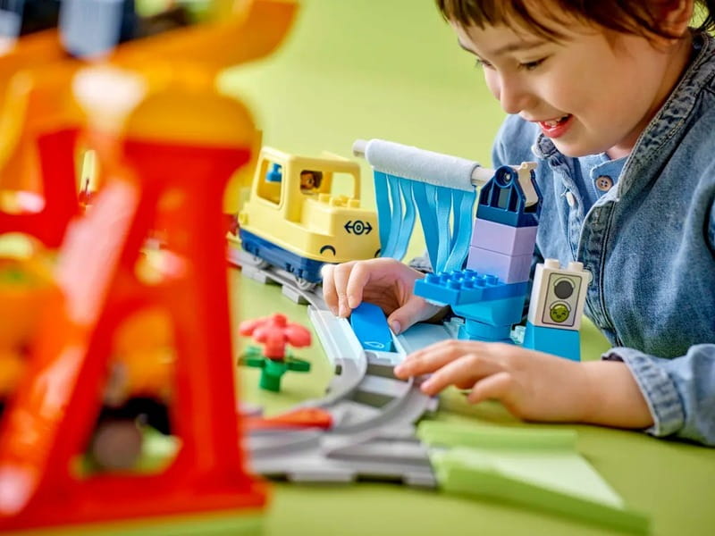 Конструктор LEGO Duplo Town Великий інтерактивний громадський потяг (10428)