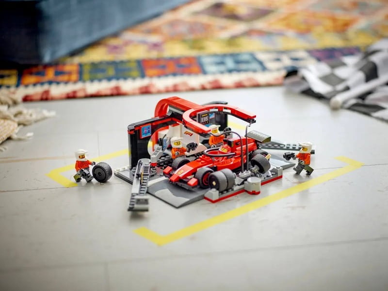 Конструктор LEGO City Пит-стоп и пит-экипаж F1 с болидом Ferrari (60443)