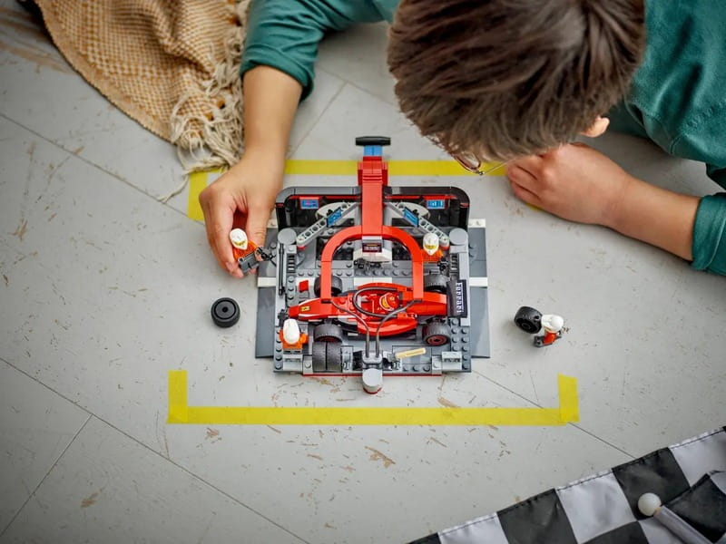 Конструктор LEGO City Пит-стоп и пит-экипаж F1 с болидом Ferrari (60443)