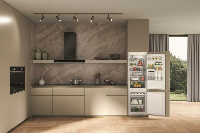 Вбудований холодильник Whirlpool WHC18D011C1 SF