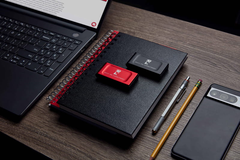 Накопичувач зовнішній SSD Portable USB 2.0ТB Kingston SXS1000 BoC Black (SXS1000/2000GA)