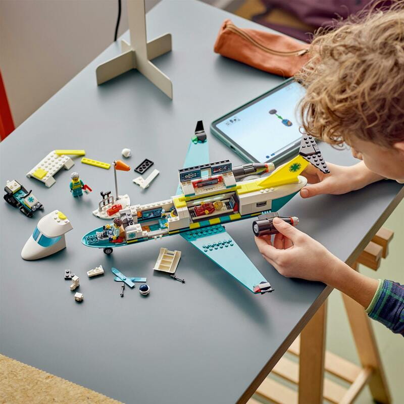 Конструктор LEGO City Літак швидкої медичної допомоги (60465)