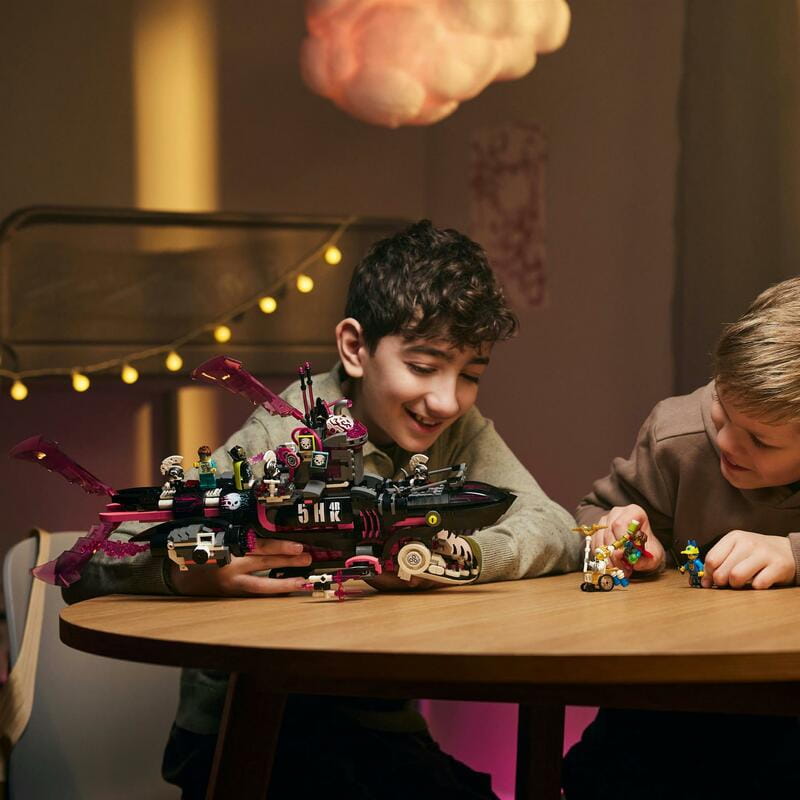 Конструктор LEGO Dreamzzz Страхітливий підводний човен Акула (71500)