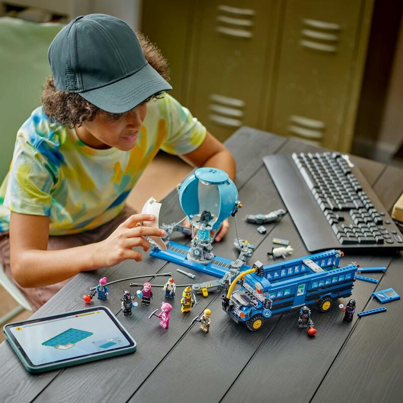 Конструктор LEGO Fortnite Battle Bus (77073)