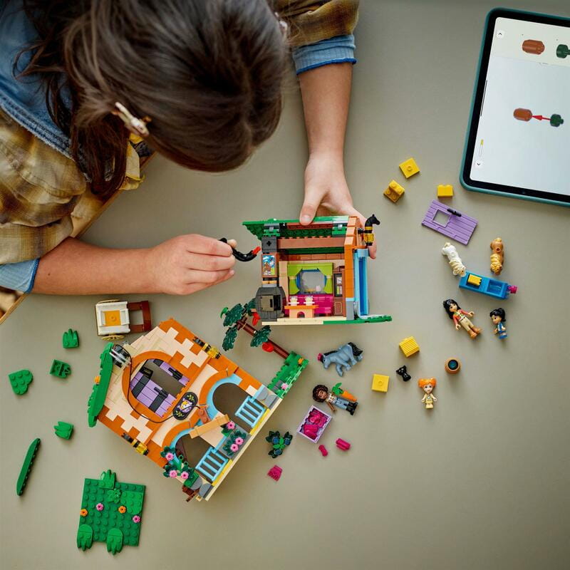Конструктор LEGO Friends Ранчо та стайня поні (42654)