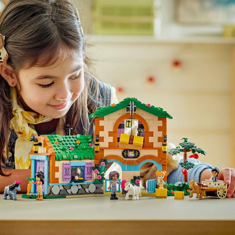 Конструктор LEGO Friends Ранчо та стайня поні (42654)