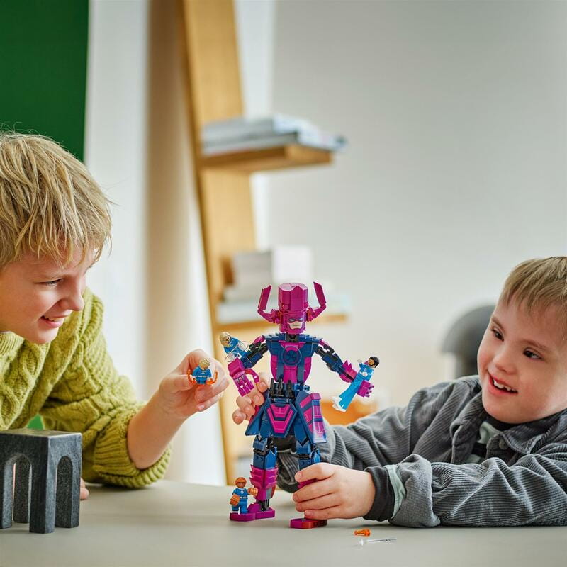 Конструктор LEGO Super Heroes Фантастична четвірка проти Ґалактуса: фігурка для складання (76316)