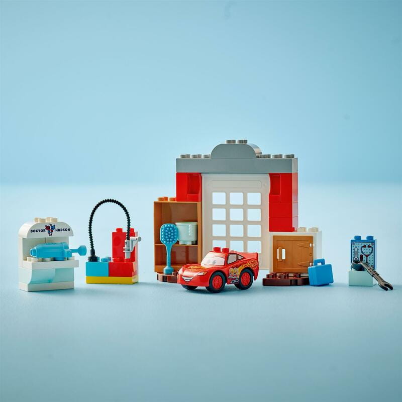 Конструктор LEGO Duplo Disney Візит МакКвіна в гараж Дока (10456)