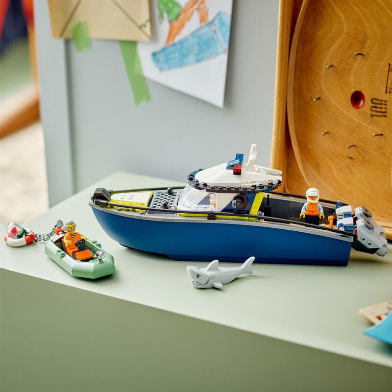 Конструктор LEGO City Переслідування на поліцейському катері (60456)