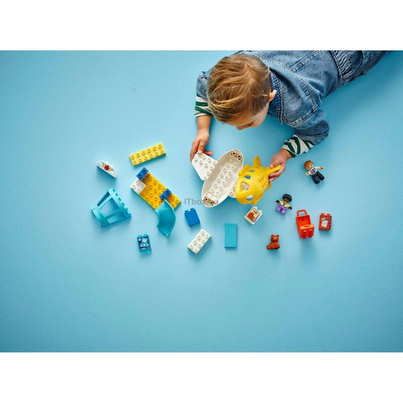 Конструктор LEGO Duplo Town Впервые в аэропорту (10443)