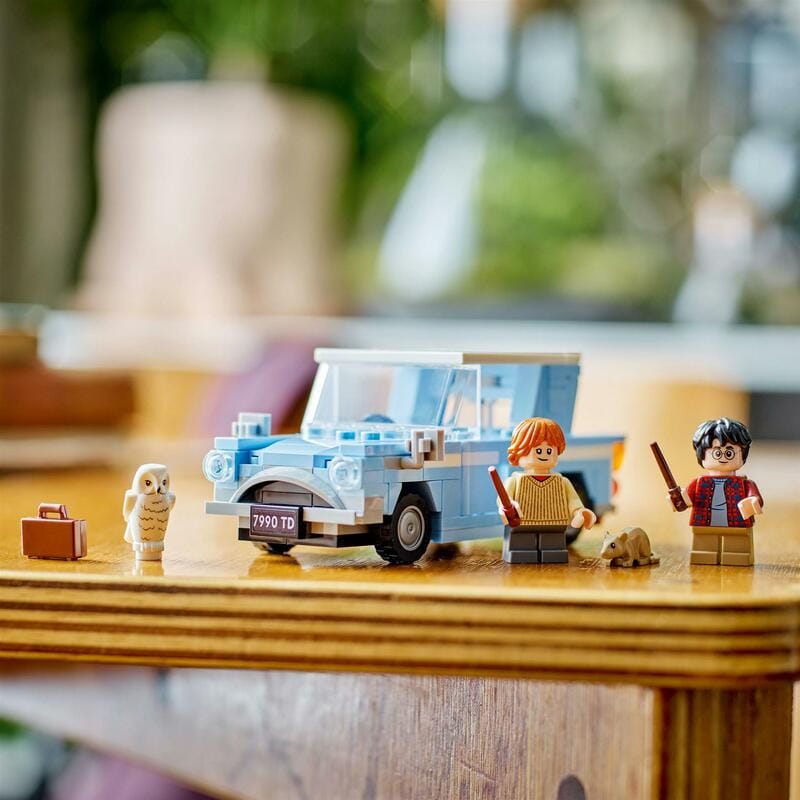 Конструктор LEGO Harry Potter Летючий Форд «Англія» (76424)