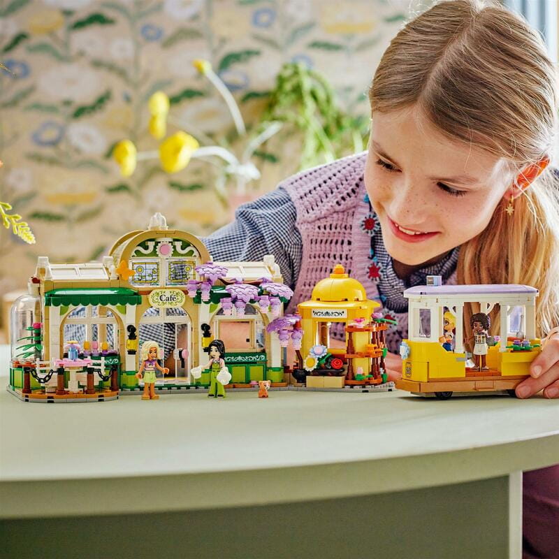 Конструктор LEGO Friends Кофейня с растениями и цветочный магазин (42671)