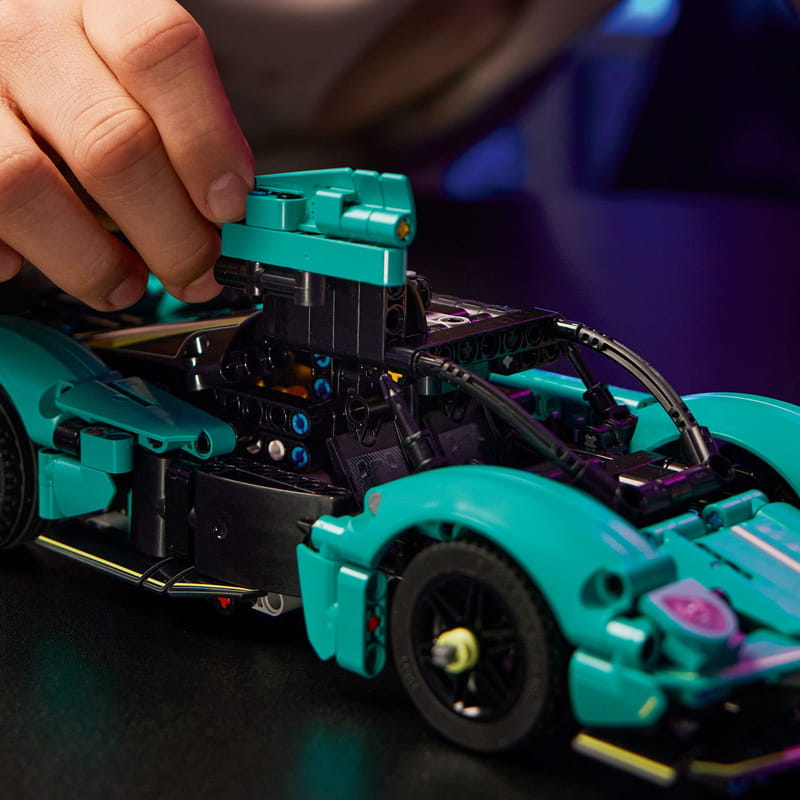 Конструктор LEGO Technic Aston Martin Valkyrie (42208)