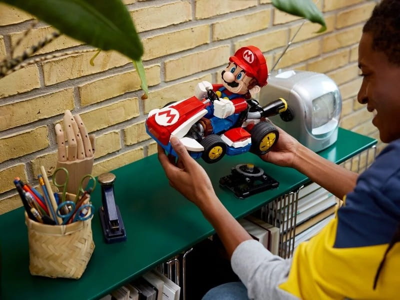 Конструктор LEGO Super Mario Mario Kart: Mario і Standard Kart (72037)
