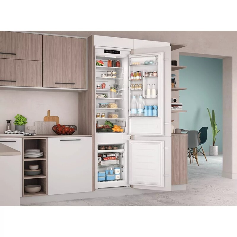 Встраиваемый холодильник Indesit INC20T321EU