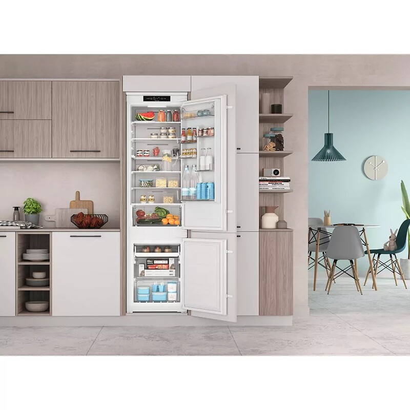 Встраиваемый холодильник Indesit INC20T321EU