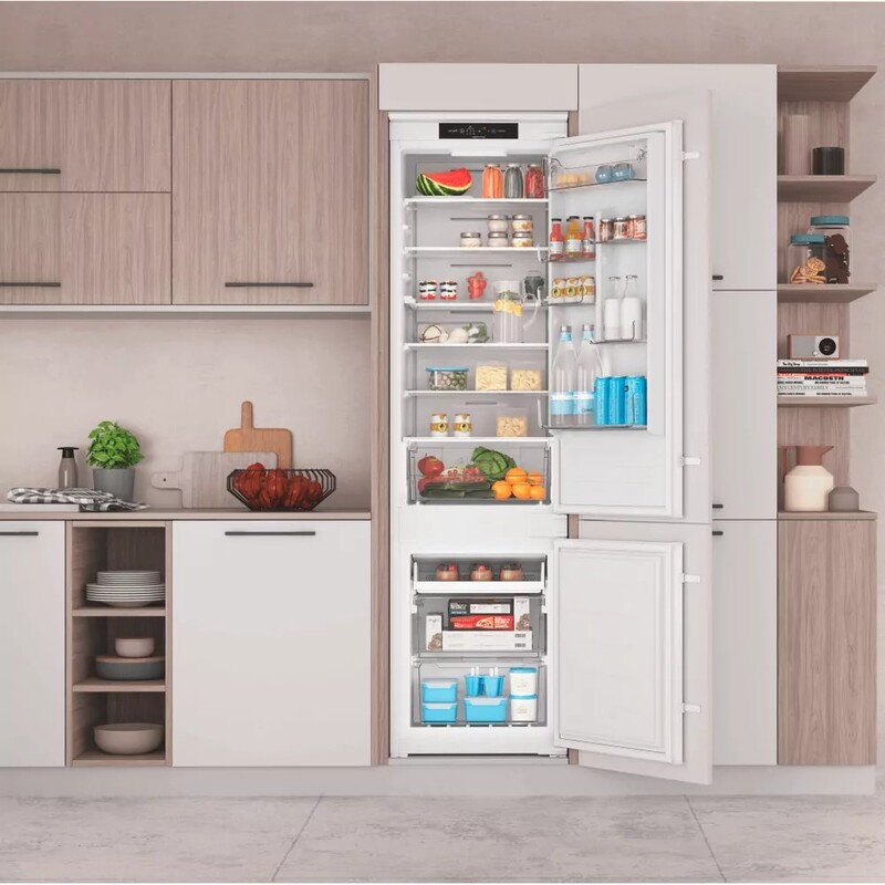 Встраиваемый холодильник Indesit INC20T321EU