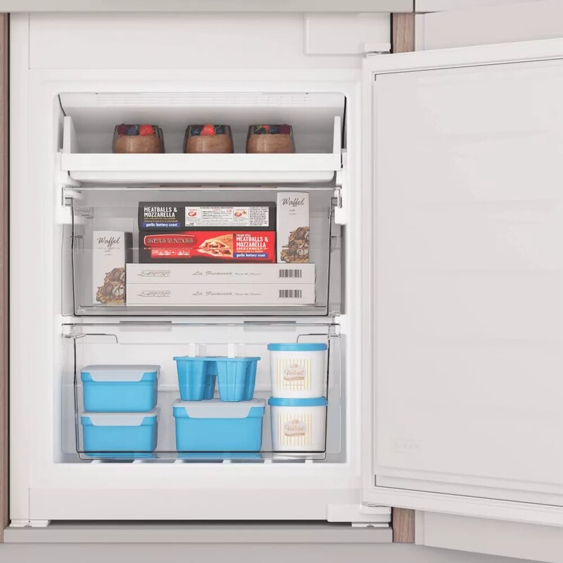 Встраиваемый холодильник Indesit INC20T321EU