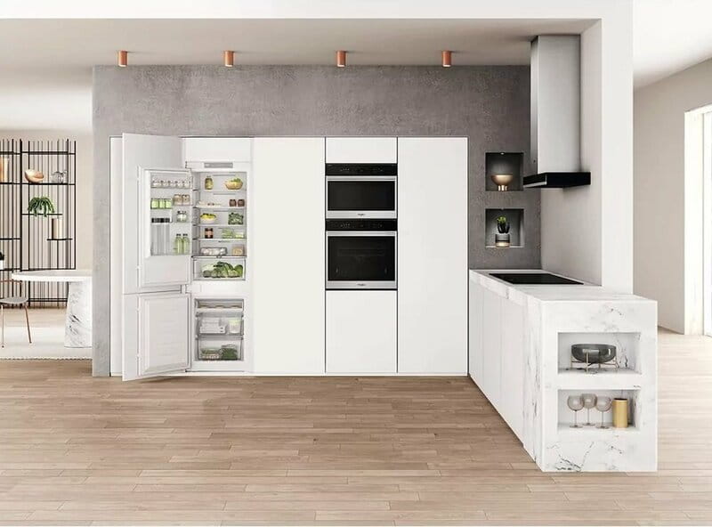 Встраиваемый холодильник Whirlpool WHC18T311