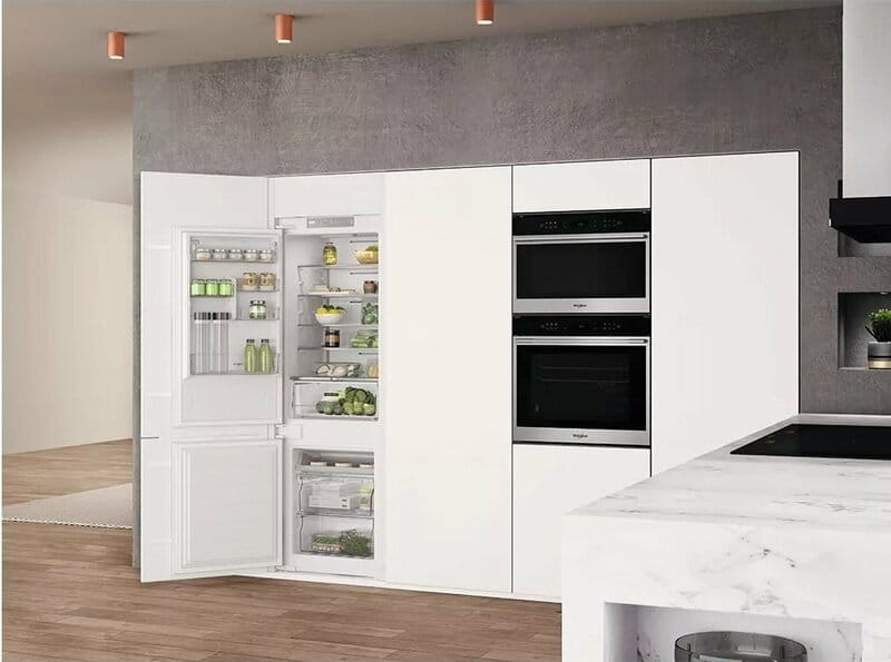 Встраиваемый холодильник Whirlpool WHC18T311