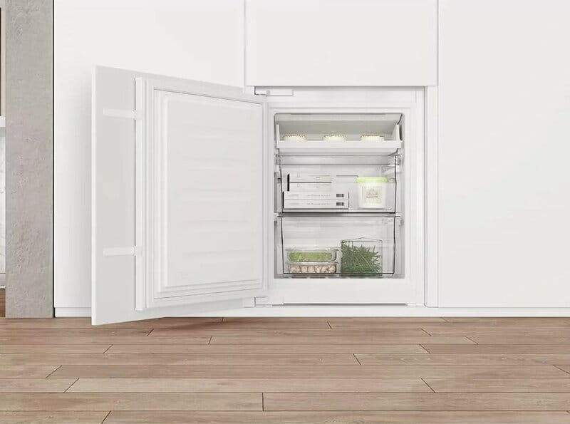 Встраиваемый холодильник Whirlpool WHC18T311