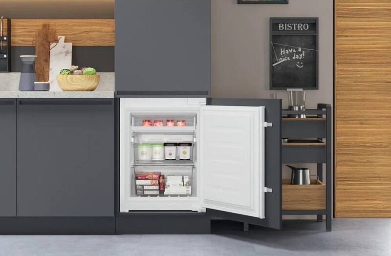 Вбудований холодильник Hotpoint-Ariston HAC20T321