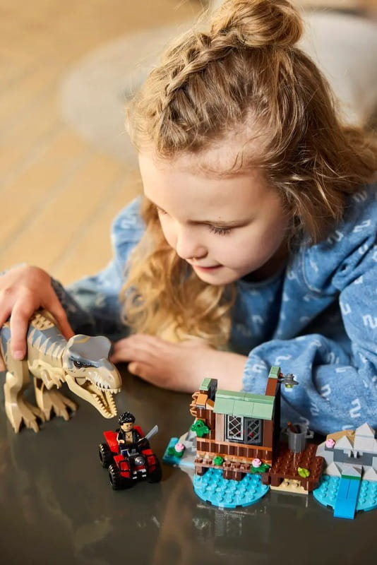 Конструктор LEGO Jurassic World Побег по реке от тиранозавра (76975)