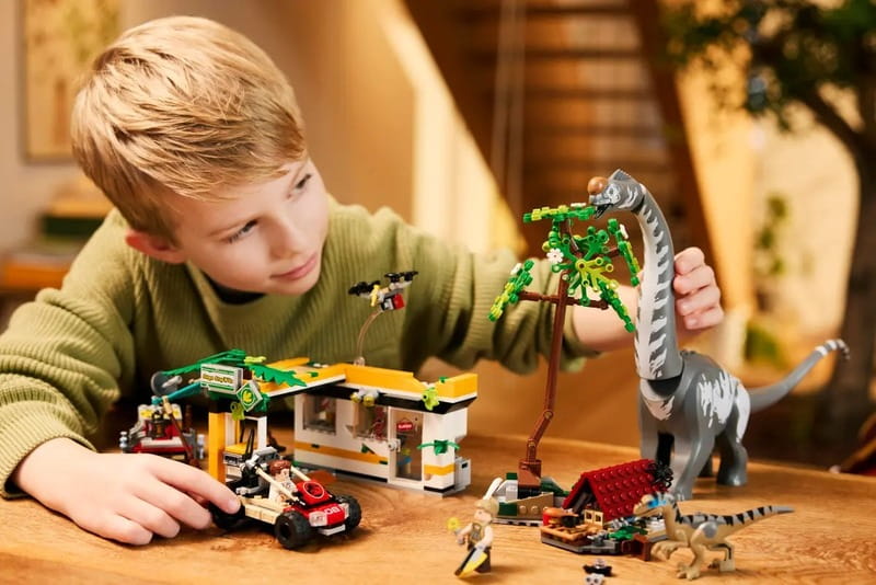 Конструктор LEGO Jurassic World Миссия по отслеживанию раптора и титанозавра (76973)