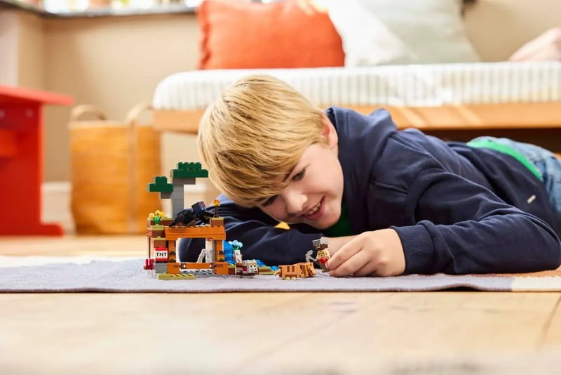 Конструктор LEGO Minecraft Шахтна експедиція Броненосець (21269)