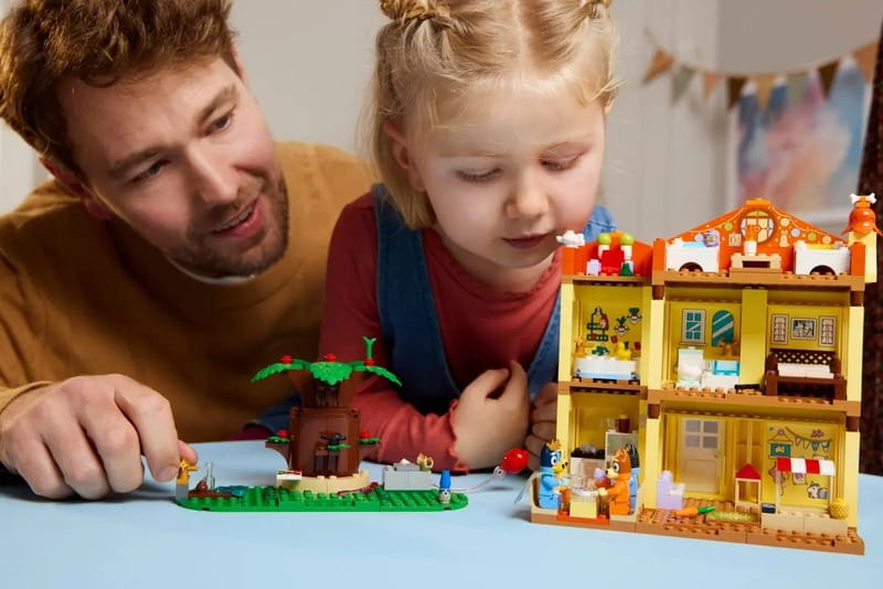 Конструктор LEGO Bluey Семейный дом Блуи (11203)