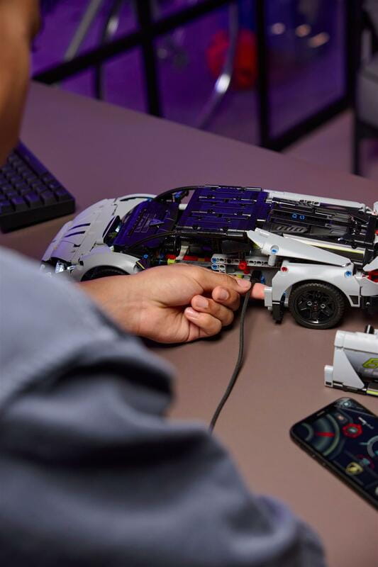 Конструктор LEGO Technic Суперкар Lamborghini Revuelto (42214)