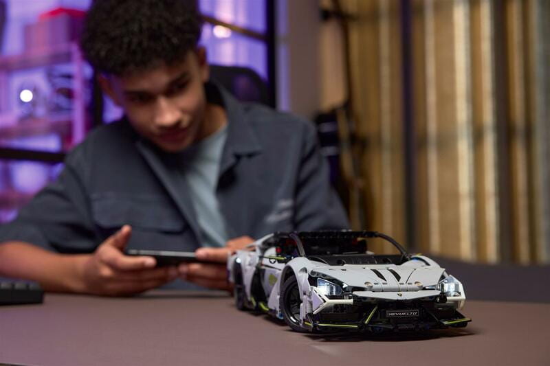 Конструктор LEGO Technic Суперкар Lamborghini Revuelto (42214)
