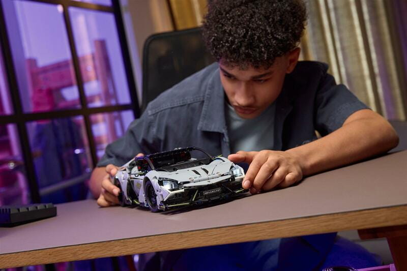 Конструктор LEGO Technic Суперкар Lamborghini Revuelto (42214)