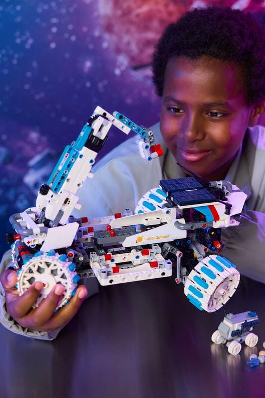 Конструктор LEGO Technic Луноход Lunar Outpost. Космический корабель (42211)