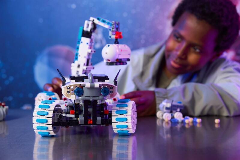 Конструктор LEGO Technic Луноход Lunar Outpost. Космический корабель (42211)