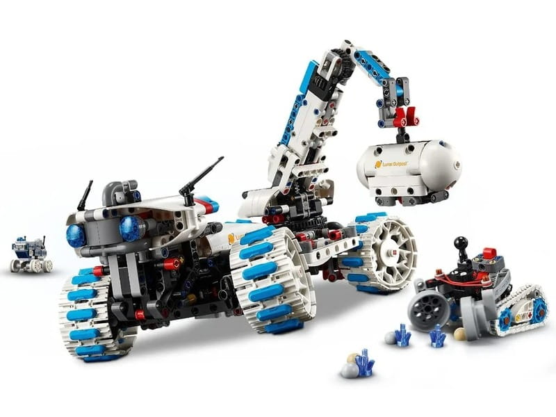 Конструктор LEGO Technic Луноход Lunar Outpost. Космический корабель (42211)