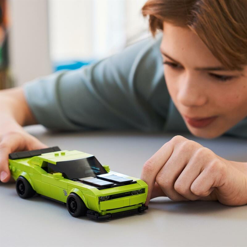 Конструктор LEGO Speed Champions Спортивный автомобиль Dodge Challenger SRT Hellcat (77237)