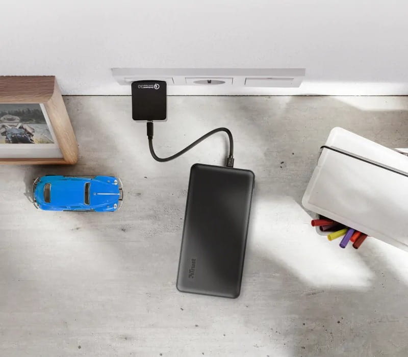 Универсальная мобильная батарея Trust 20000mAh Black (23593)