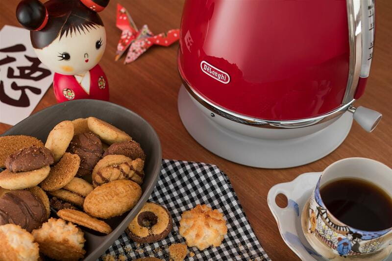 Электрочайник Delonghi KBOC 2001.R