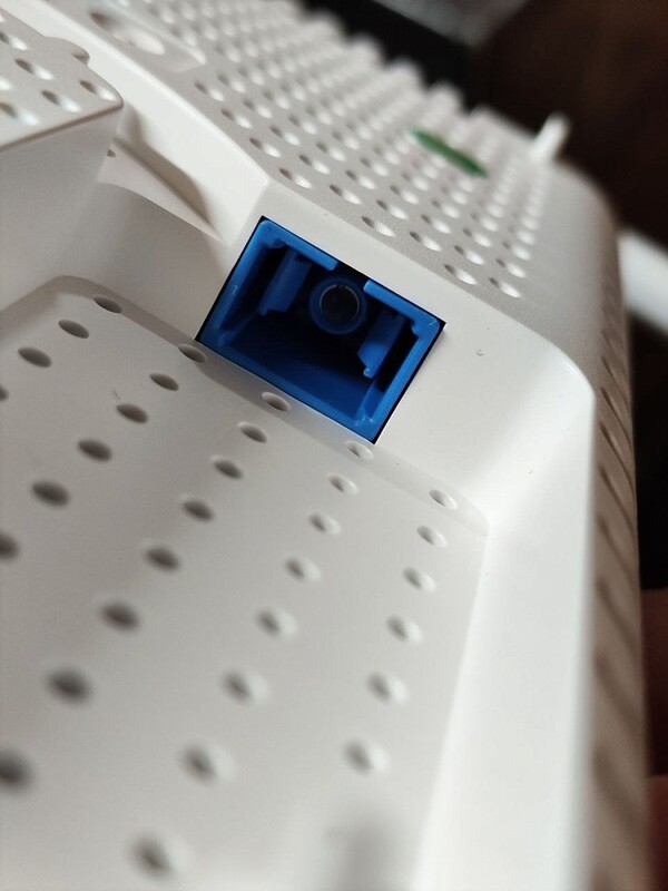 Оптический абонентский терминал ONU AX1500 Wi-Fi6 xPON ONU Tenda HG15C