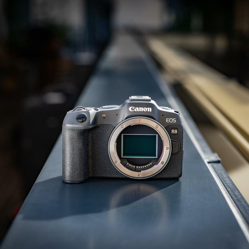 Цифровая фотокамера Canon EOS R8 Body + LP-E17 (5803C087)