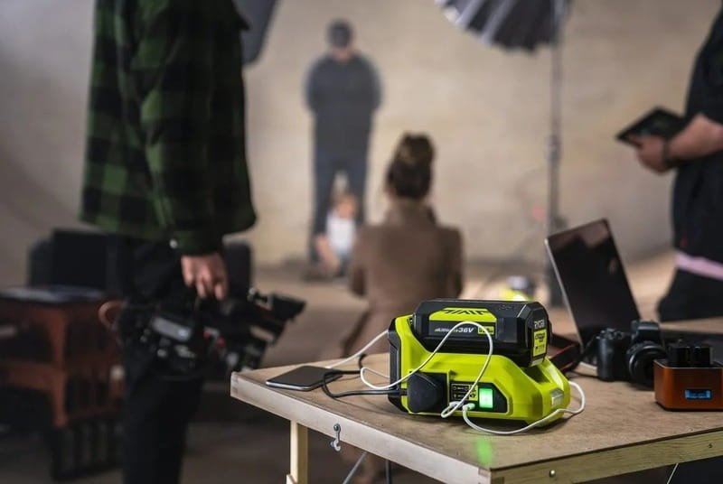 Інвертор Ryobi Max Power RY36BI300A-0 36V 300/500W без АКБ та ЗП (5133004893)