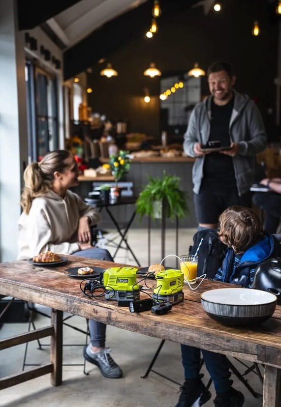 Інвертор Ryobi ONE+ RY18BI150A-0 18V 150/300W без АКБ та ЗП (5133004895)