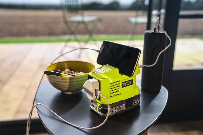 Інвертор Ryobi ONE+ RY18BI150A-0 18V 150/300W без АКБ та ЗП (5133004895)